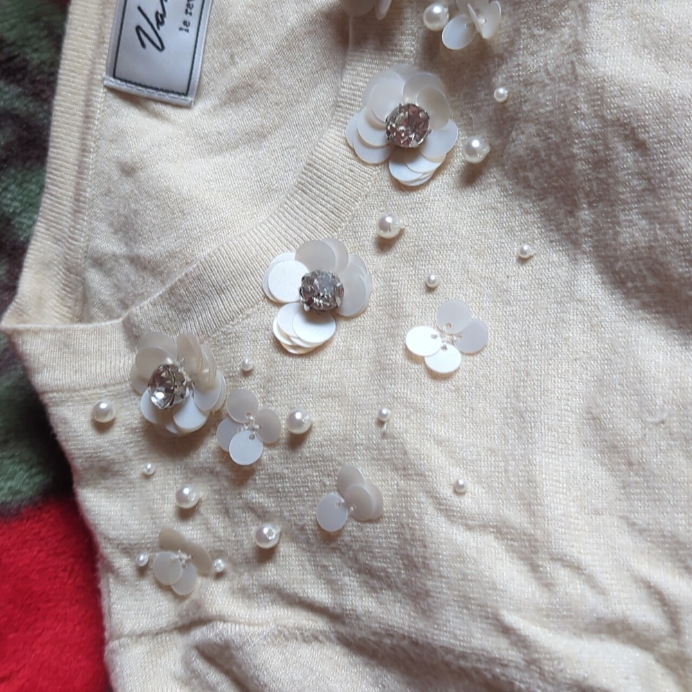 ๐ธ le reve vaniller Japanese Cream Flower Design Beaded Cardigan - Picture 3 of 6